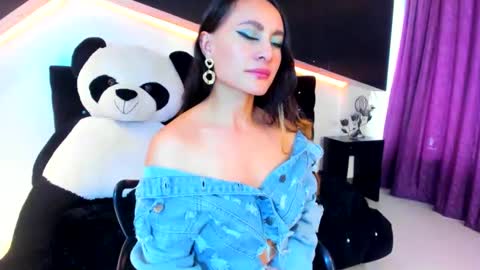 Snapshot of coral_gibson chatting on February 12, 2025, 6:51 pm Coral online show from February 12, 2025, 6:51 pm