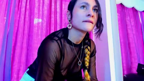 Snapshot of coral_gibson chatting on February 19, 2025, 12:33 pm Coral online show from February 19, 2025, 12:33 pm