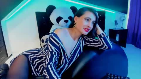 Snapshot of coral_gibson chatting on February 21, 2025, 4:16 pm Coral online show from February 21, 2025, 4:16 pm