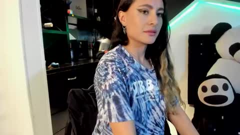 Snapshot of coral_gibson chatting on February 25, 2025, 6:42 pm Coral online show from February 25, 2025, 6:42 pm