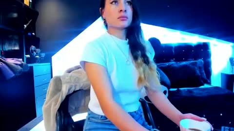 Snapshot of coral_gibson chatting on February 28, 2025, 12:20 pm Coral online show from February 28, 2025, 12:20 pm