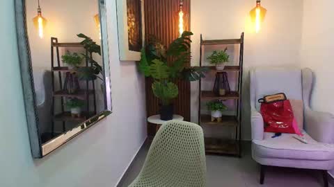 Snapshot of coral_lise chatting on October 6, 2025, 11:07 am Coral online show from October 6, 2025, 11:07 am