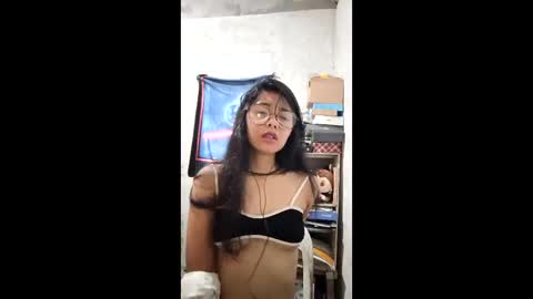 Snapshot of coralinebane chatting on March 6, 2026, 12:40 am coralinebane online show from March 6, 2026, 12:40 am
