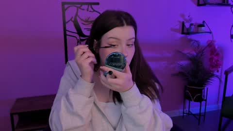 Snapshot of coralinekeyns chatting on December 17, 2024, 5:18 am little girl who is always right or Coraline online show from December 17, 2024, 5:18 am