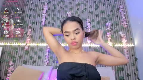 coralineross_ online show from November 13, 2025, 10:58 am
