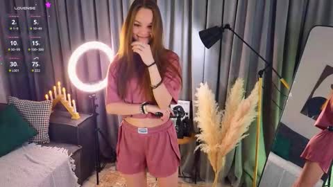 Snapshot of corazonmalinky chatting on November 27, 2025, 3:25 pm Lia online show from November 27, 2025, 3:25 pm