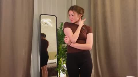 Leya online show from October 12, 2025, 1:21 pm