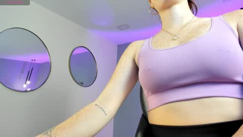 Snapshot of corinnerusso chatting on October 6, 2025, 5:38 am Corinne Russo online show from October 6, 2025, 5:38 am