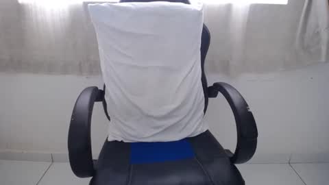 corolaxxl online show from October 14, 2025, 2:51 pm