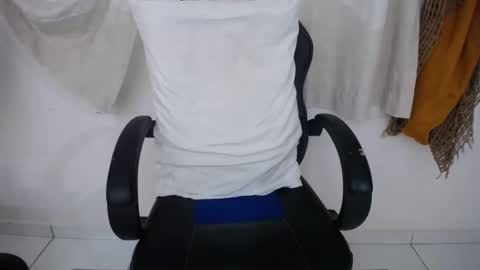 corolaxxl online show from October 21, 2025, 1:28 am