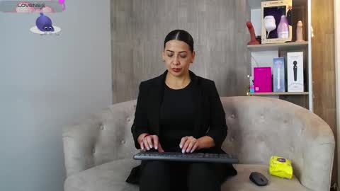 cortney tayler online show from December 15, 2025, 2:32 pm