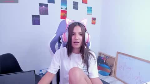 Snapshot of cositarika__ chatting on February 7, 2026, 4:22 pm Lunita online show from February 7, 2026, 4:22 pm