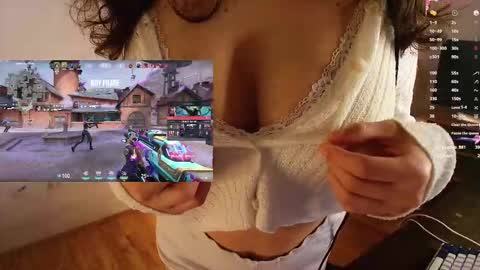 Snapshot of cosmos_baby chatting on February 17, 2026, 11:00 pm Luna online show from February 17, 2026, 11:00 pm