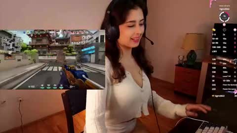 Snapshot of cosmos_baby chatting on February 25, 2026, 5:39 am Luna online show from February 25, 2026, 5:39 am