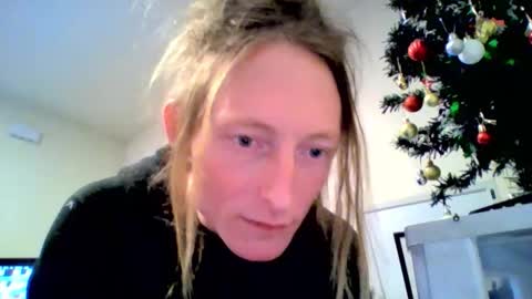 couchfireplace online show from December 15, 2025, 10:19 am