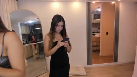 Snapshot of couple_funnyy chatting on February 28, 2025, 1:05 am couple_funnyy online show from February 28, 2025, 1:05 am