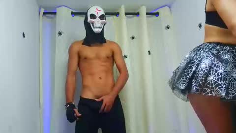 Snapshot of couple_hot_xxxz chatting on November 1, 2025, 12:01 am couple_hot_xxxz online show from November 1, 2025, 12:01 am