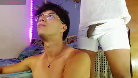 Snapshot of couple_hotfd chatting on October 10, 2025, 9:58 pm Couple hotFD online show from October 10, 2025, 9:58 pm