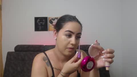 Snapshot of couple_sexandlove chatting on March 1, 2025, 11:17 am ALEJANDRO Y EMILY online show from March 1, 2025, 11:17 am