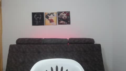 Snapshot of couple_sexandlove chatting on March 10, 2025, 1:54 pm ALEJANDRO Y EMILY online show from March 10, 2025, 1:54 pm