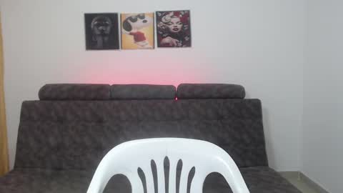 Snapshot of couple_sexandlove chatting on March 11, 2025, 1:56 pm ALEJANDRO Y EMILY online show from March 11, 2025, 1:56 pm