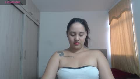 Snapshot of couple_sexandlove chatting on September 15, 2025, 1:22 pm ALEJANDRO Y EMILY online show from September 15, 2025, 1:22 pm