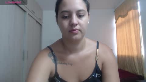 Snapshot of couple_sexandlove chatting on October 3, 2025, 12:35 pm ALEJANDRO Y EMILY online show from October 3, 2025, 12:35 pm