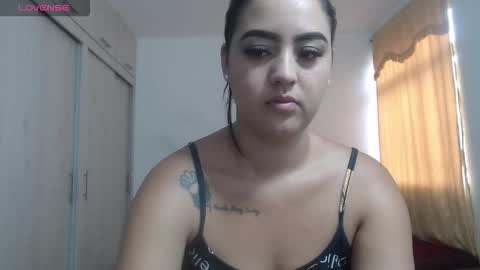 Snapshot of couple_sexandlove chatting on October 10, 2025, 1:43 pm ALEJANDRO Y EMILY online show from October 10, 2025, 1:43 pm