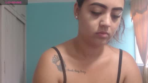  ALEJANDRO Y EMILY  online show from December 17, 2025, 12:55 pm