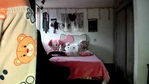 MIA LIZ AND SAM online show from April 7, 2026, 10:09 pm