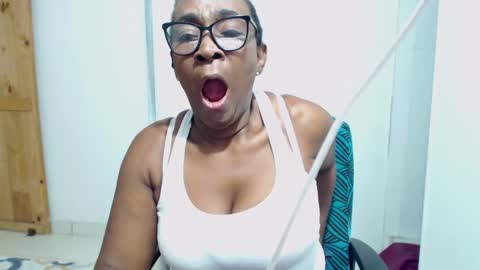 Snapshot of couplehot4uxx chatting on December 2, 2025, 6:19 am luckyalysonXXX online show from December 2, 2025, 6:19 am