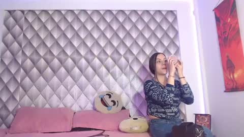 Couplelatin online show from April 18, 2026, 6:39 am