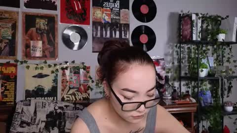 Snapshot of coventinahazleton chatting on November 18, 2025, 8:13 pm Yuna online show from November 18, 2025, 8:13 pm