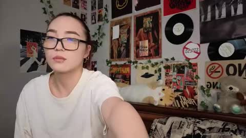 Snapshot of coventinahazleton chatting on December 3, 2025, 8:18 pm Yuna online show from December 3, 2025, 8:18 pm