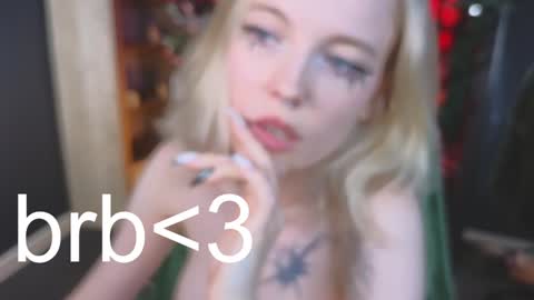 Snapshot of crackling_tati chatting on December 30, 2024, 3:03 am Tati online show from December 30, 2024, 3:03 am