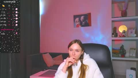 Snapshot of cravelucy chatting on January 7, 2026, 11:34 am lucy online show from January 7, 2026, 11:34 am