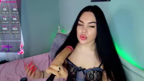 Snapshot of crazy__berry chatting on January 6, 2026, 9:46 am Eva online show from January 6, 2026, 9:46 am