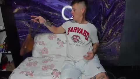 Snapshot of crazy_acouple_donpillo chatting on November 9, 2025, 2:32 am crazy_acouple_donpillo online show from November 9, 2025, 2:32 am