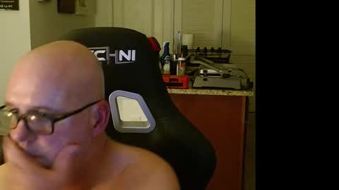 Crazy Beyond Cute online show from December 19, 2025, 2:29 am