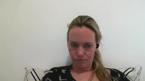 Snapshot of crazyanny chatting on December 30, 2024, 12:22 am Anny online show from December 30, 2024, 12:22 am