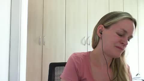 Snapshot of crazyanny chatting on December 30, 2024, 5:55 pm Anny online show from December 30, 2024, 5:55 pm