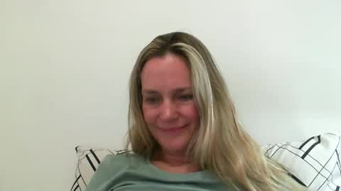 Snapshot of crazyanny chatting on January 3, 2025, 8:54 pm Anny online show from January 3, 2025, 8:54 pm