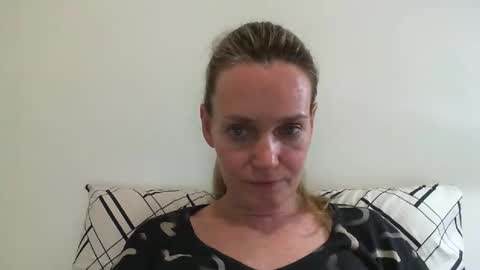Snapshot of crazyanny chatting on January 4, 2025, 12:27 am Anny online show from January 4, 2025, 12:27 am