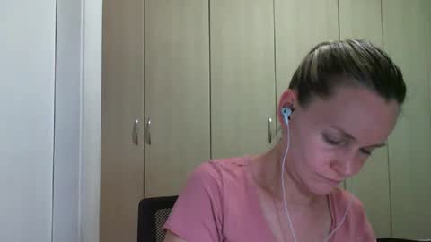 Snapshot of crazyanny chatting on February 11, 2025, 8:52 pm Anny online show from February 11, 2025, 8:52 pm