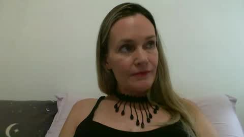 Snapshot of crazyanny chatting on February 21, 2025, 9:54 pm Anny online show from February 21, 2025, 9:54 pm