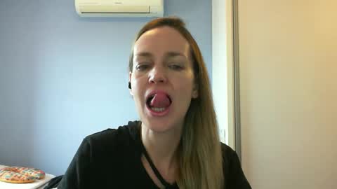 Snapshot of crazyanny chatting on September 16, 2025, 11:00 am Anny online show from September 16, 2025, 11:00 am