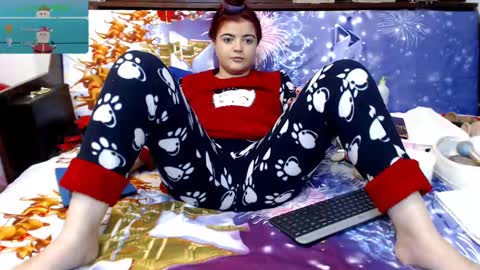 Snapshot of crazzy_pussy chatting on December 30, 2024, 9:50 pm Ana online show from December 30, 2024, 9:50 pm