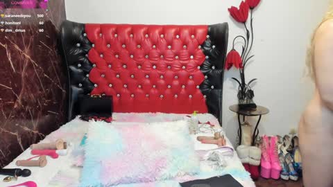 Snapshot of crazzy_pussy chatting on January 18, 2025, 8:51 pm Ana online show from January 18, 2025, 8:51 pm