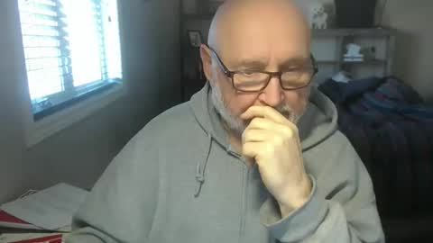 Creamormilk online show from December 5, 2025, 1:31 pm