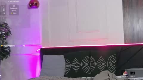 Sophie online show from October 31, 2025, 4:13 am